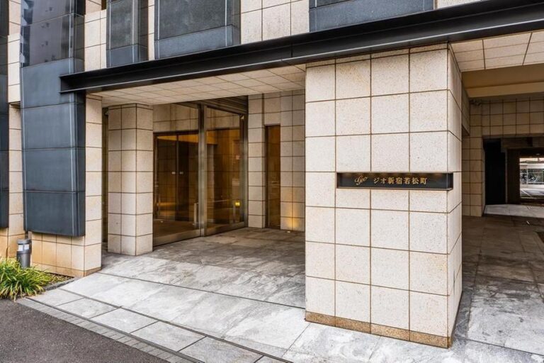 ジオ新宿若松町 gallery image